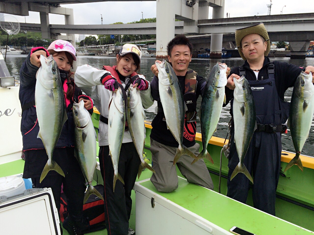 東京湾でワラサを爆釣♪