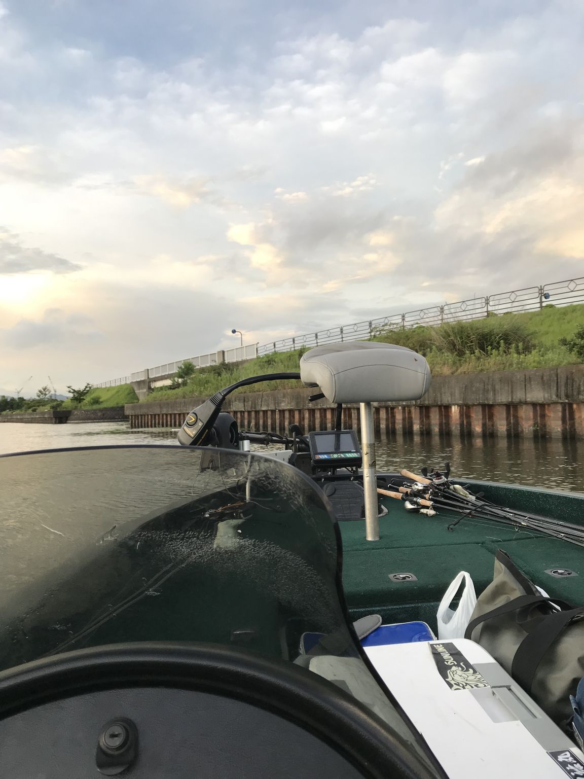 灼熱の琵琶湖ボート釣行