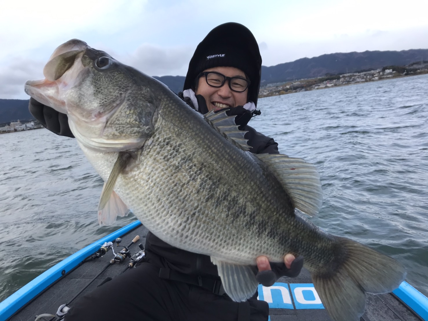 琵琶湖南湖富本タケルガイドでロク越え10lbオーバー確保！