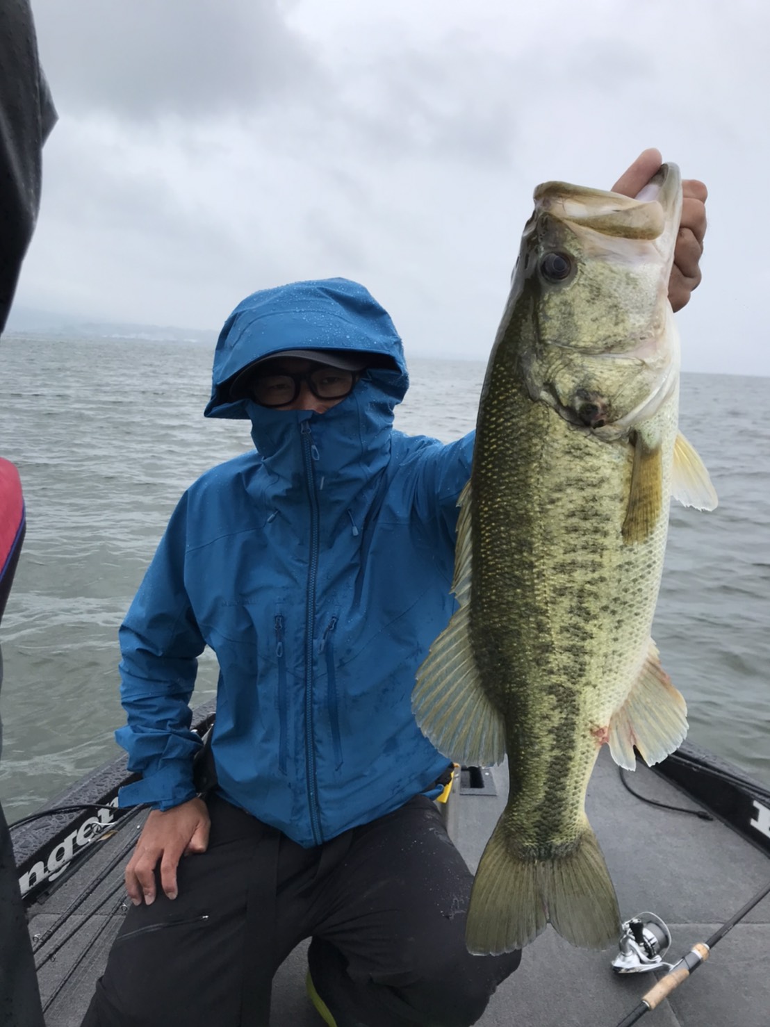 琵琶湖ボート釣行！3人で船中59頭に9本！