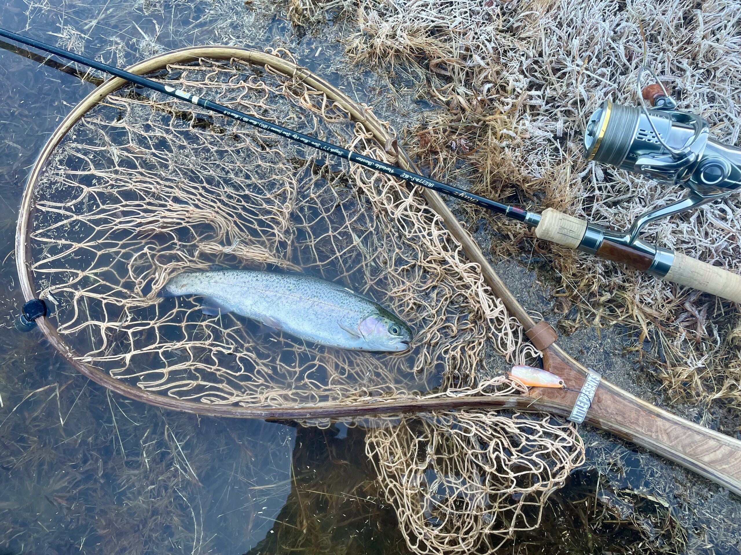 今年最後の湖へ向かう ～沈みくゆ凍る島へ