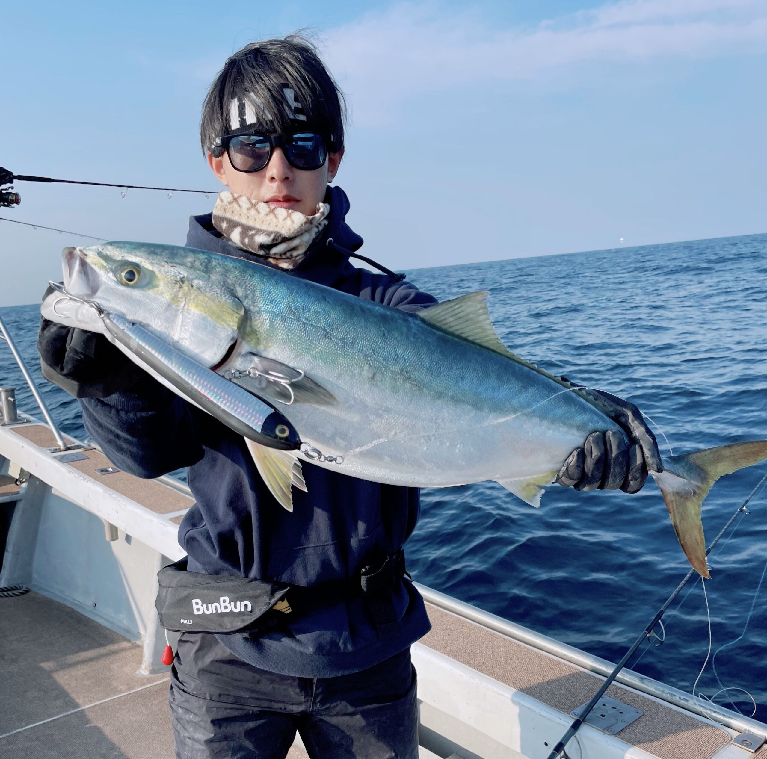 沖ノ島でモンスターヒラマサ狙い