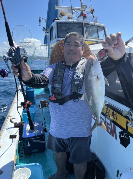 色々な魚が釣れてくれます　ライト落とし込み＠仲政丸さん